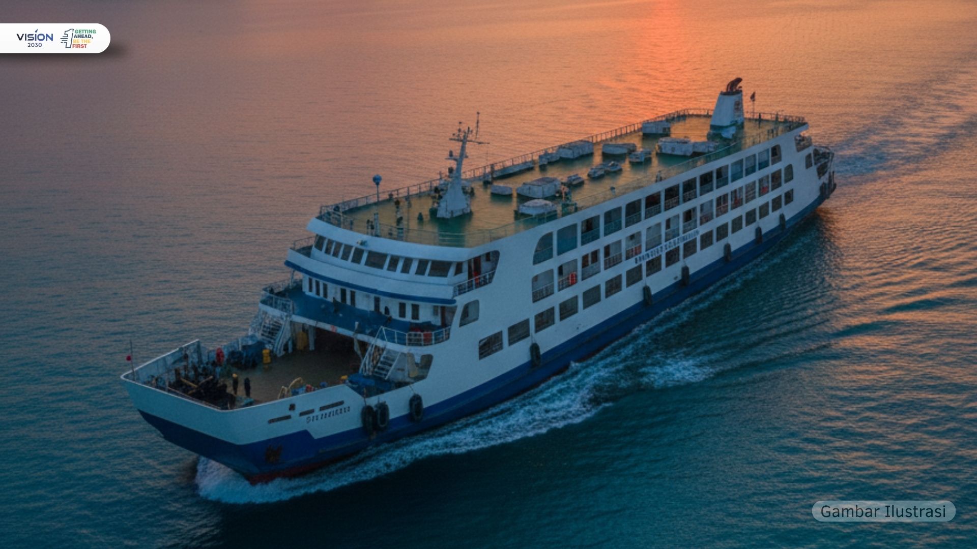 Wisata kapal pesiar mewah berlayar di perairan Indonesia