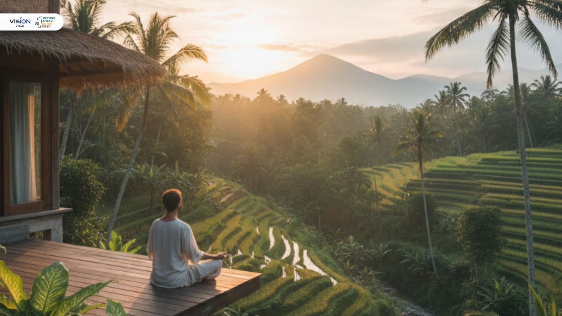 Wisatawan melakukan meditasi