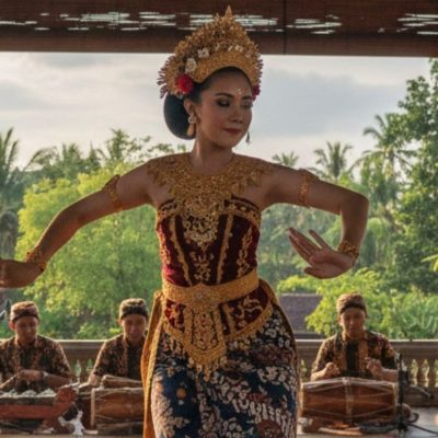 wisata budaya dan alam indonesia dengan pemandangan alam dan tradisi lokal
