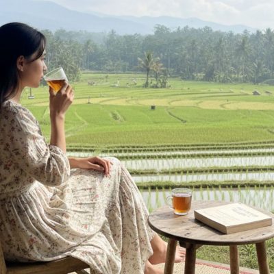 wisata healing di alam Indonesia dengan suasana tenang dan hijau alami